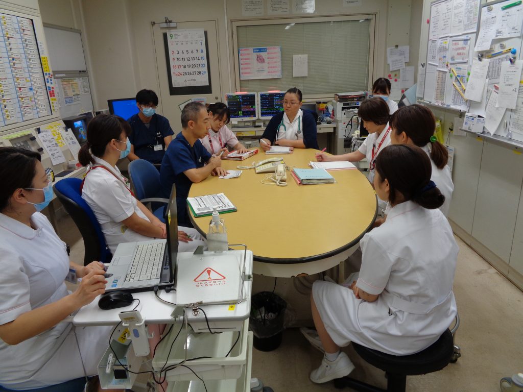 内科多職種カンファレンスの様子
